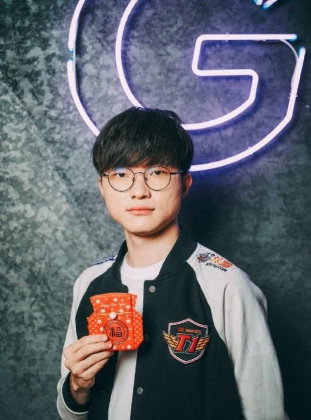 其次是角色
